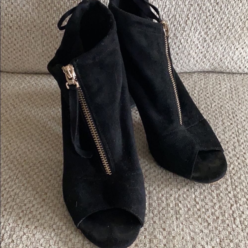 Heels - Picture 3 of 4